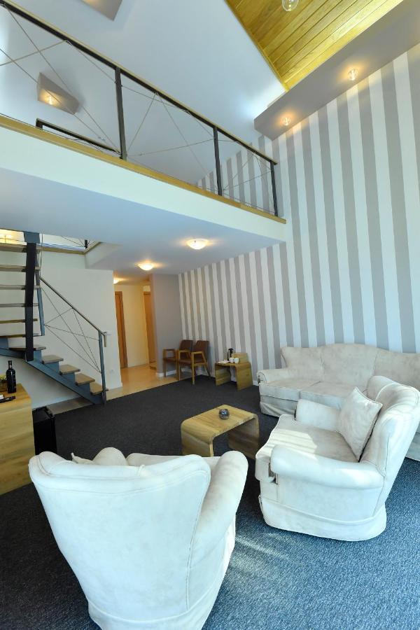 Villa Luxury Rooms - Wine Resort 斯梅代雷沃 外观 照片