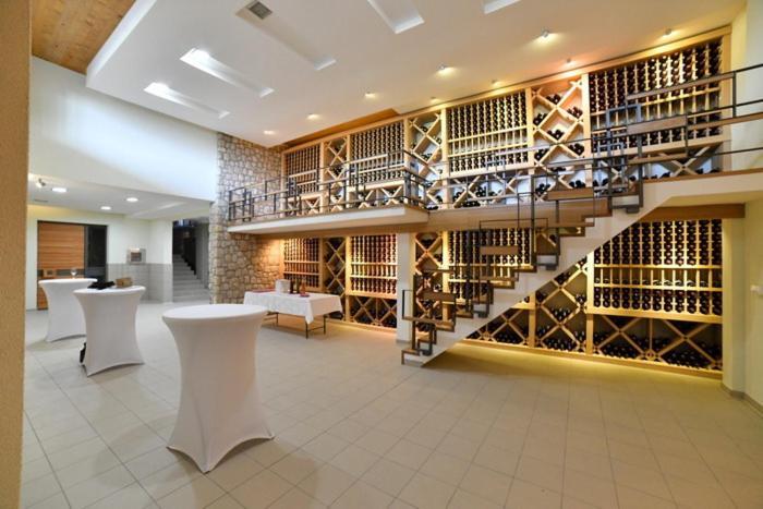 Villa Luxury Rooms - Wine Resort 斯梅代雷沃 外观 照片