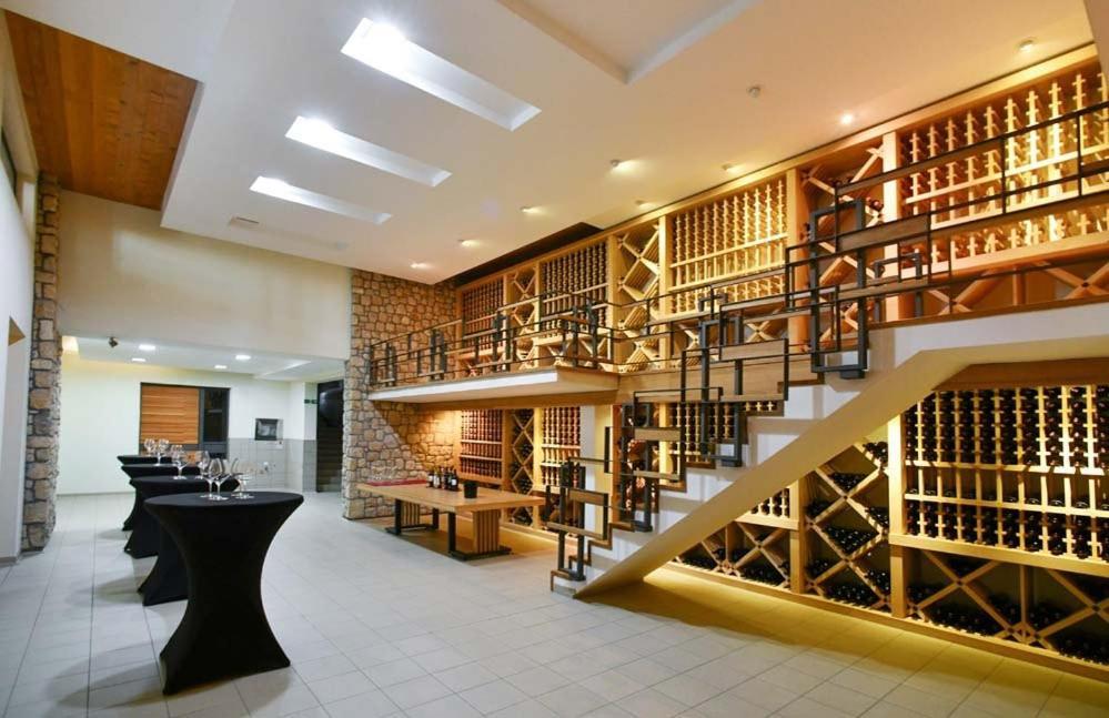 Villa Luxury Rooms - Wine Resort 斯梅代雷沃 外观 照片